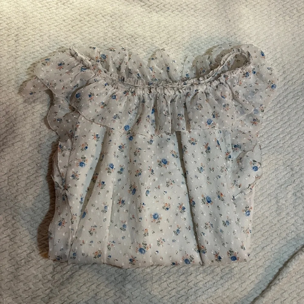 🌷Floral Ruffle Sleeve Top🌷 - Picture 3 of 5